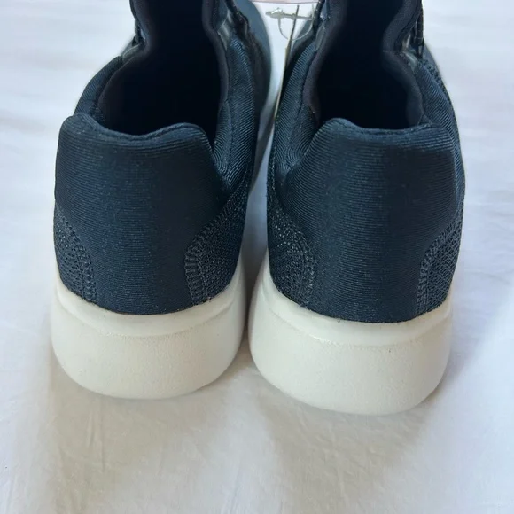 Skechers Black and White Sneakers with Bungee Lacing - Picture 6 of 7